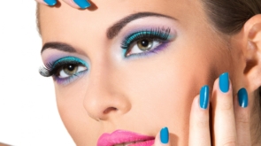 beautiful-girl-with-colorful-makeup_144627-8202